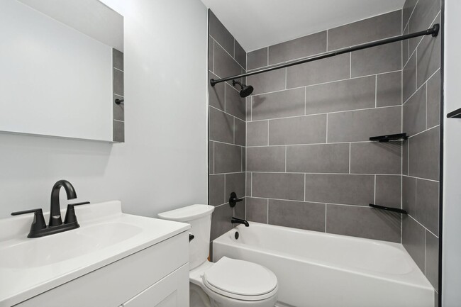Building Photo - Reston-Renovated 3 BR / 2 BA / 2 1/2 BA En...