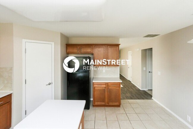 Building Photo - 4 Bedroom Pet-Friendly Home in Glenn Heigh...