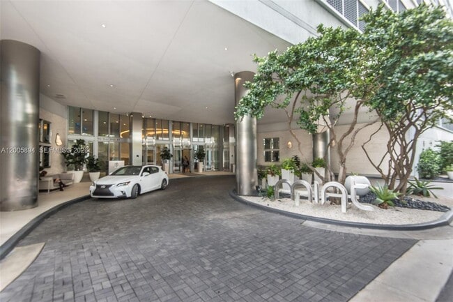 Building Photo - 92 SW 3rd St