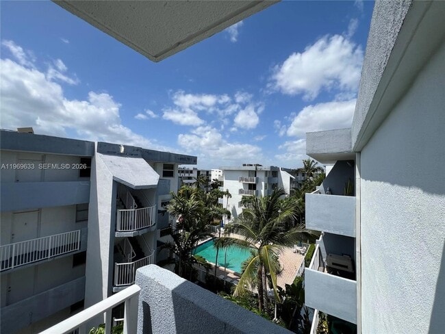 Building Photo - 1801 S Treasure Dr