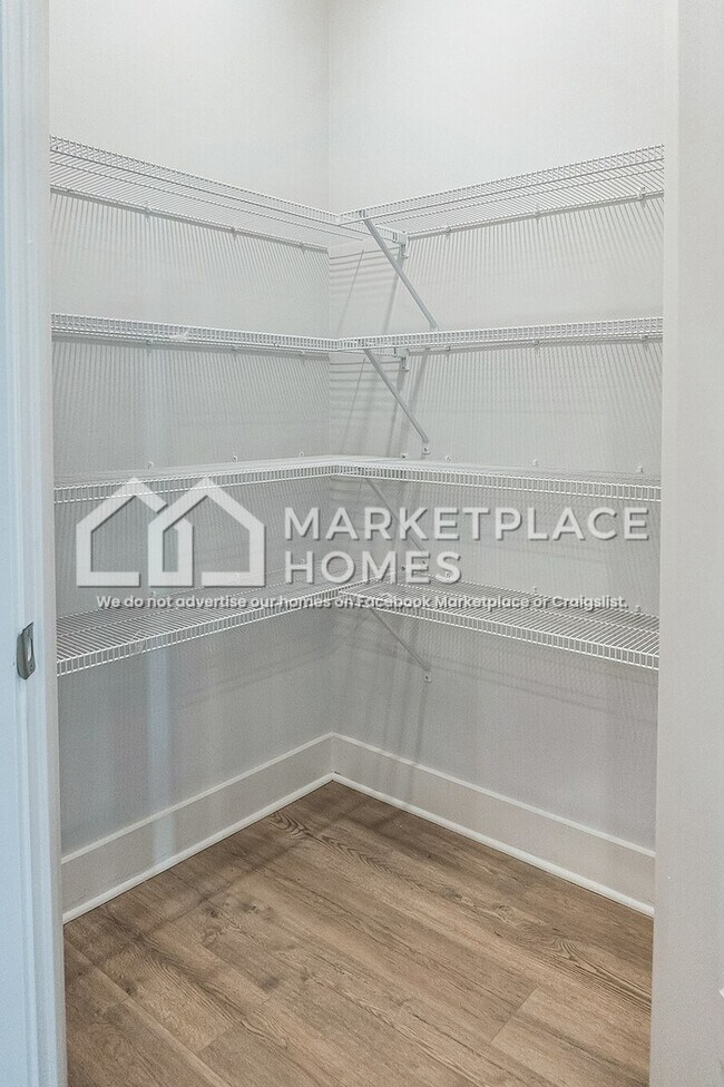 Building Photo - 2070 Hyacinth Ln