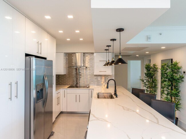 Building Photo - 2501 S Ocean Dr