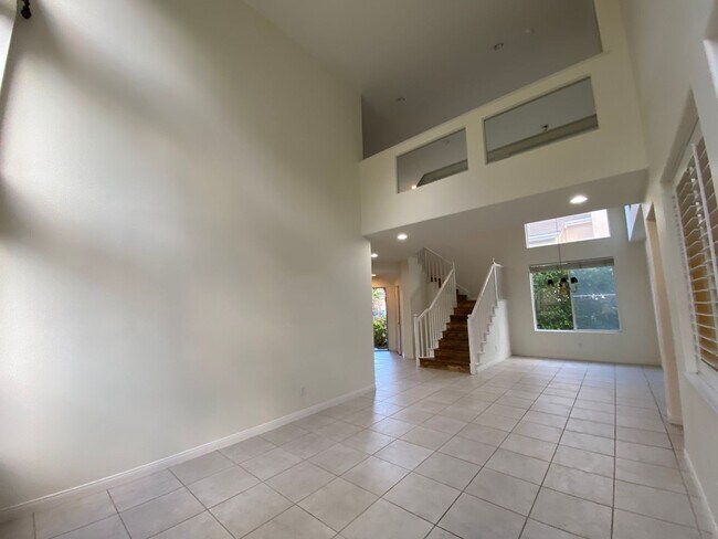 Building Photo - Desirable 5br3 car garage executive home b...