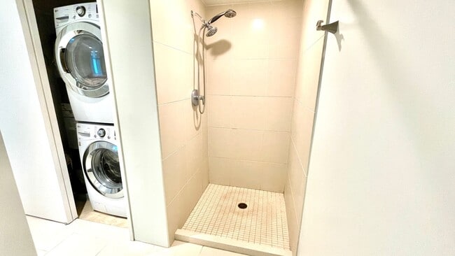 Building Photo - LUXURY DOWNTOWN PENTHOUSE w/ PANORAMIC VIE...