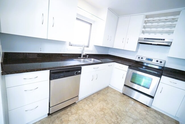 Building Photo - 6008 Inwood Dr