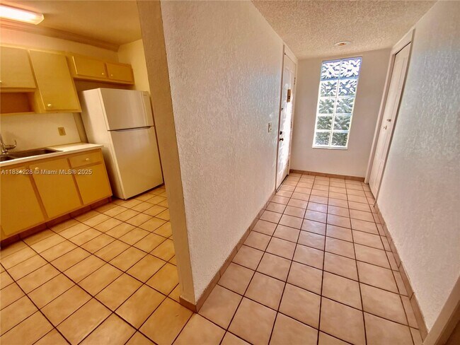 Building Photo - 417 Lakeview Dr