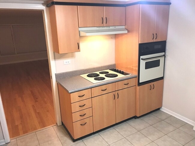 Building Photo - 819 Tomawadee Dr