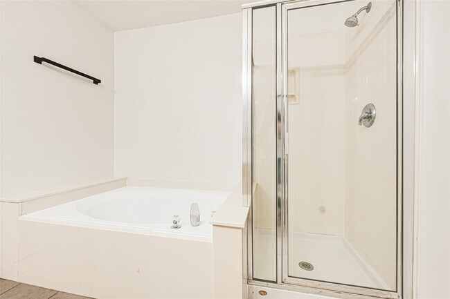 Building Photo - 146 S Walden Elms Cir