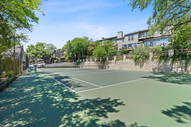 Building Photo - 1821 Westlake Dr