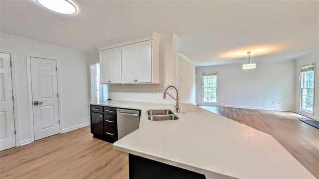 Building Photo - 253 Hampton Park Dr
