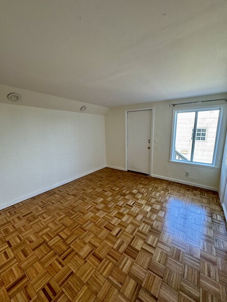 Building Photo - 391 Gambier St