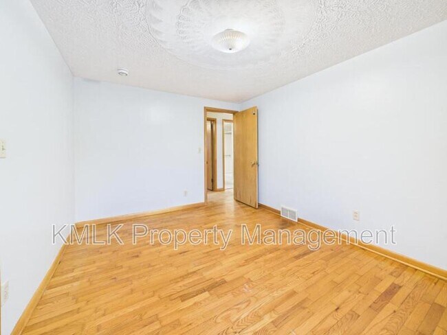 Building Photo - 5743 Brookwood Dr