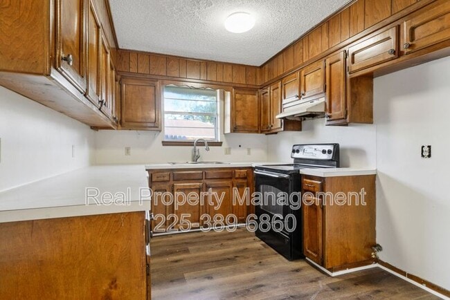 Building Photo - 8933 Baronne Dr