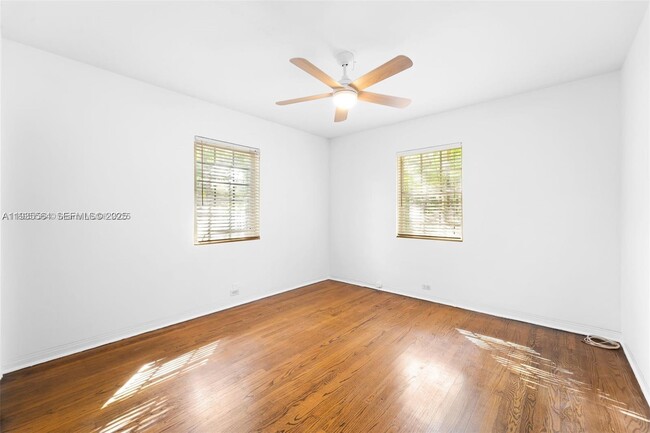 Building Photo - 911 NE 72nd Terrace