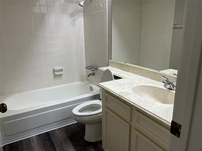 Building Photo - 1722 Sullins Way