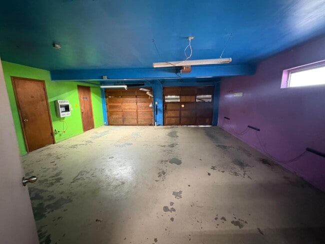 Building Photo - 603 E Maple St