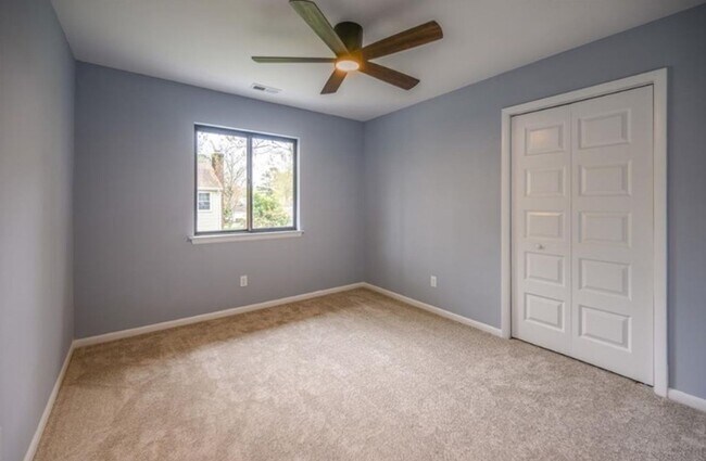 Building Photo - Fully renovated 4BR, 2.5BA home in the highly desired Great Neck Meadows!