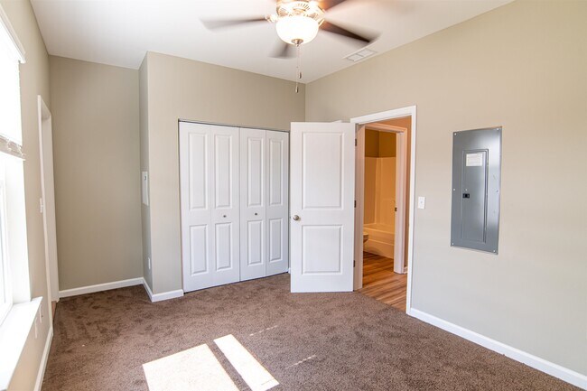 Building Photo - 2200 Del Carmel Way