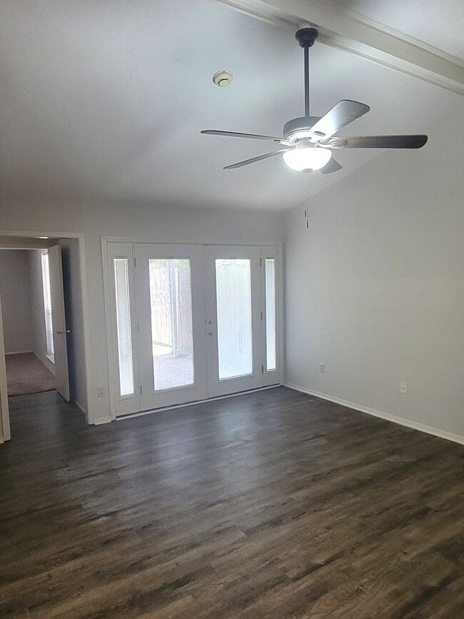 Building Photo - Adorable 2-Bedroom, 2-Bath Townhome Near A...