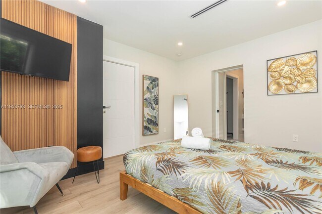 Building Photo - 2360 SW 12th St