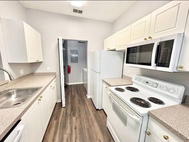 Building Photo - 819 Grand Regency Pointe