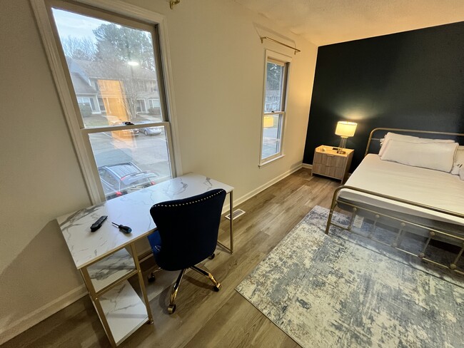 Building Photo - 77 Forest Oaks Dr