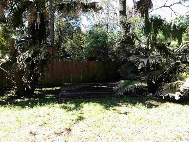 Building Photo - 2404 Surrey St