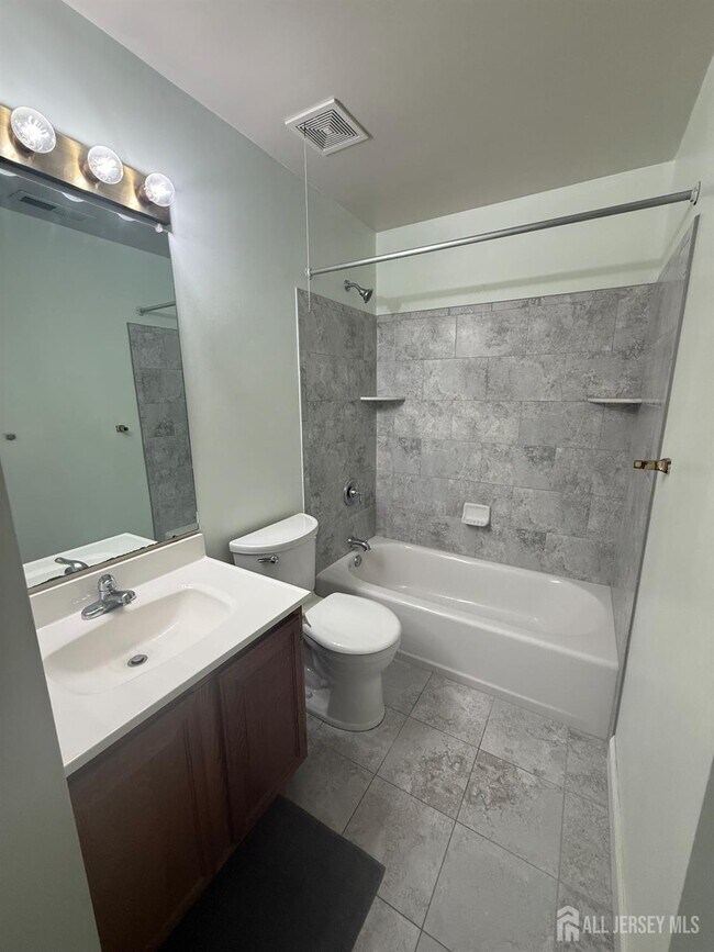 Building Photo - 1908 Ravens Crest Dr