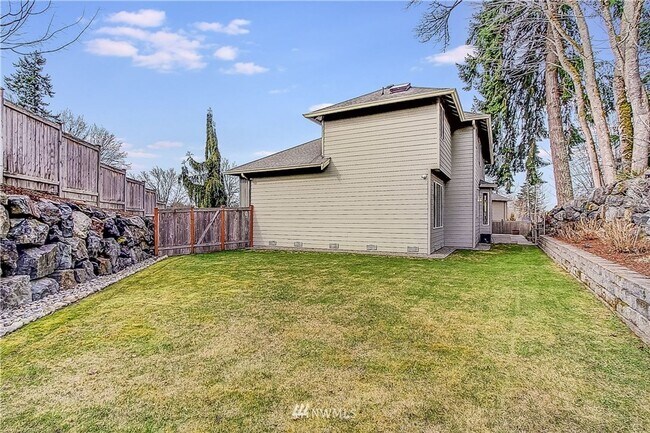 Building Photo - Sammamish Home