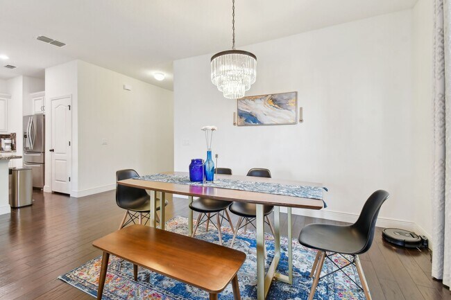Building Photo - Spacious 4 Bed, 2 Bath Single Family Home ...