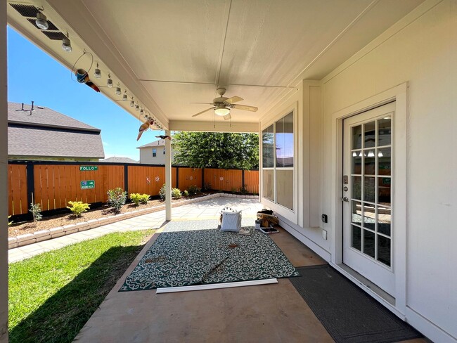 Building Photo - 3 Bedroom 2.5 Bath 1 Single Family Home for Rent in Cambridge Heights Area of Round Rock, Texas, ...