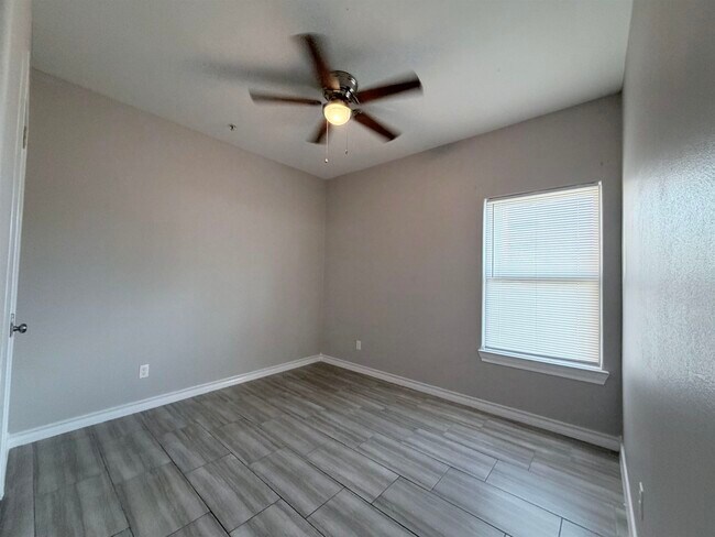 Building Photo - 5601 Cuenca Dr
