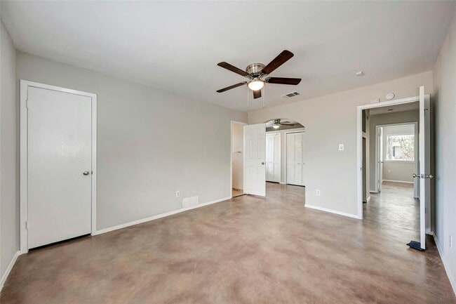 Building Photo - 2804 Sissinghurst Dr