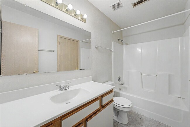 Building Photo - 1366 E Sequoyah Ct