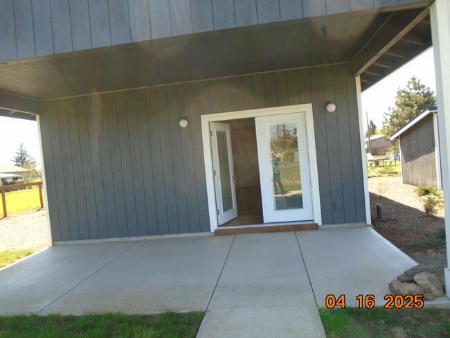 Building Photo - 632 N 4th St