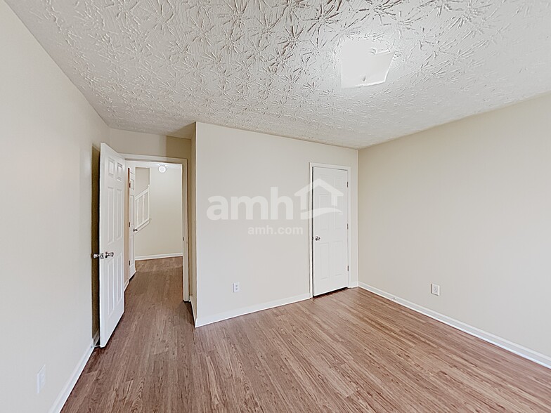 Building Photo - 221 Millstone Dr