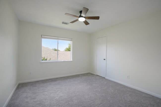 Building Photo - 4419 Crossvine Ave