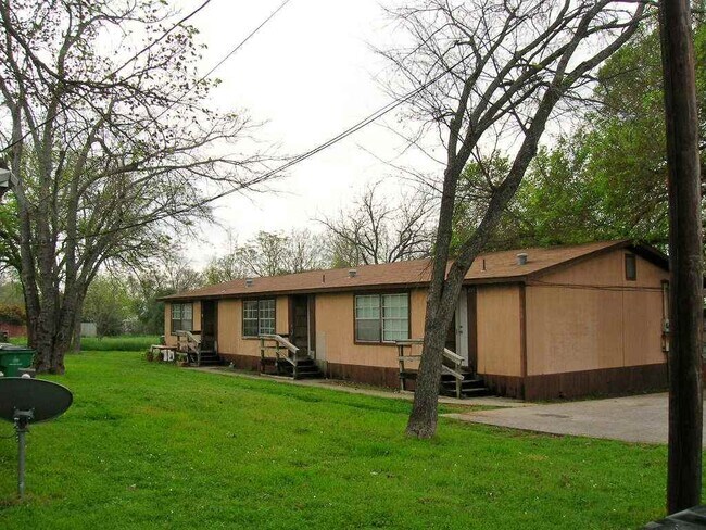 Primary Photo - 207 E Elm St