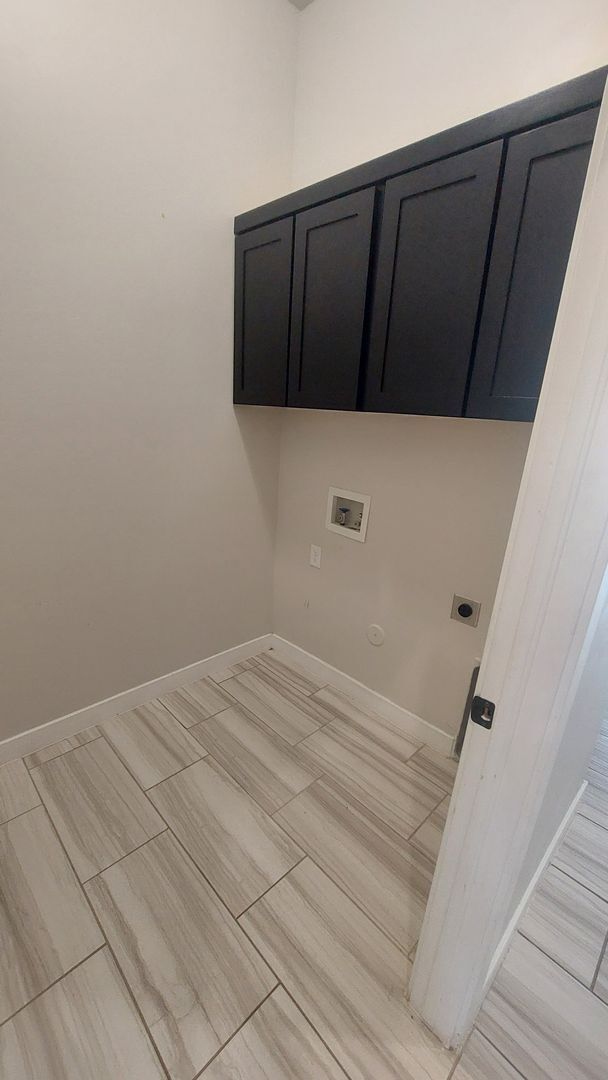 Building Photo - Beautiful 4 bedroom 2.5 bathroom home! READY NOW
