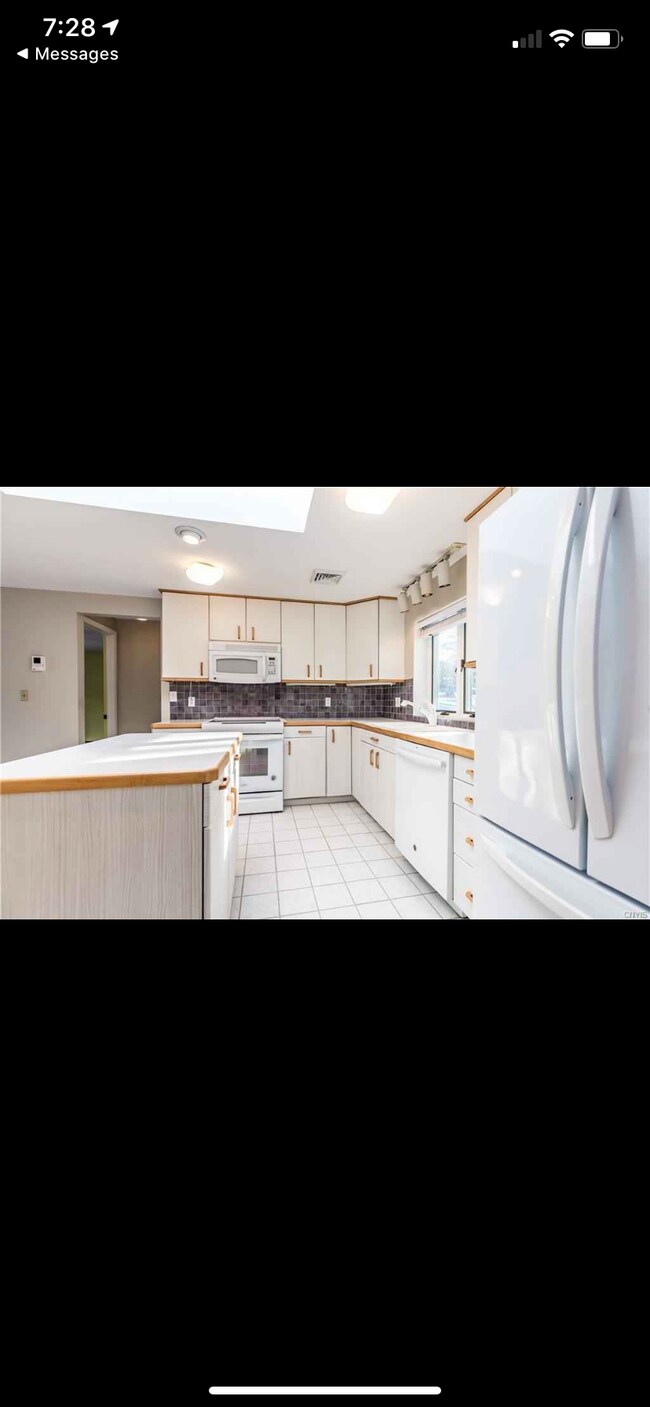 Building Photo - 7863 Russell Ln