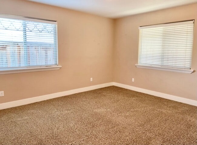 Building Photo - Newer and Upgraded 4 Bedroom 2 Bathroom near Cal Poly