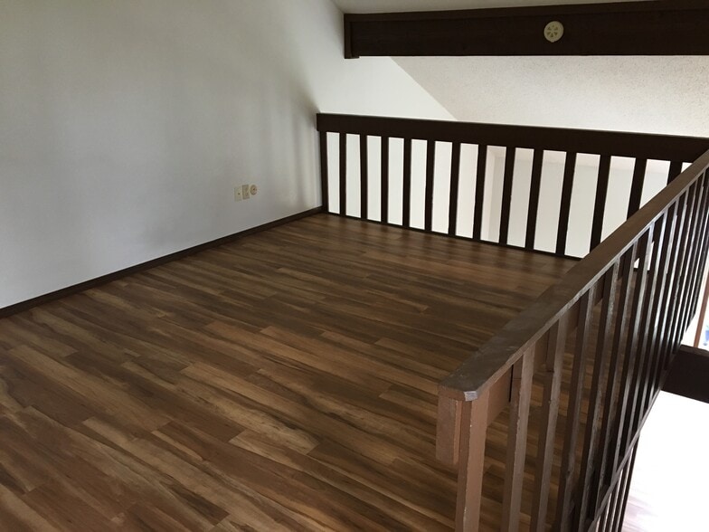 Loft - 807 Village Dr