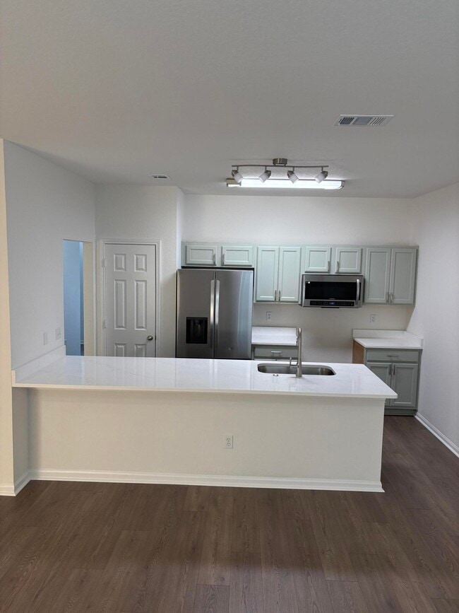 Building Photo - 1014 Airport Rd