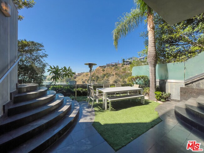 Building Photo - 1764 Viewmont Dr