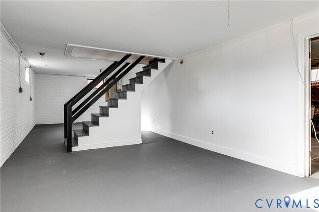 Building Photo - 1004 W 49th St