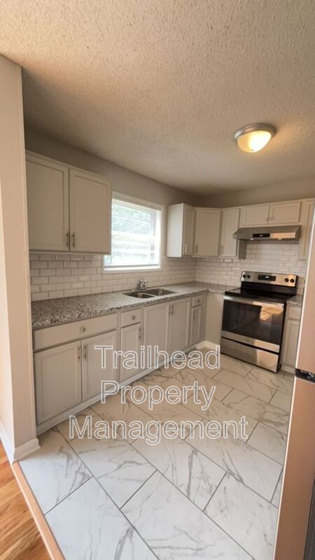 Building Photo - 8105 NE San Rafael Dr
