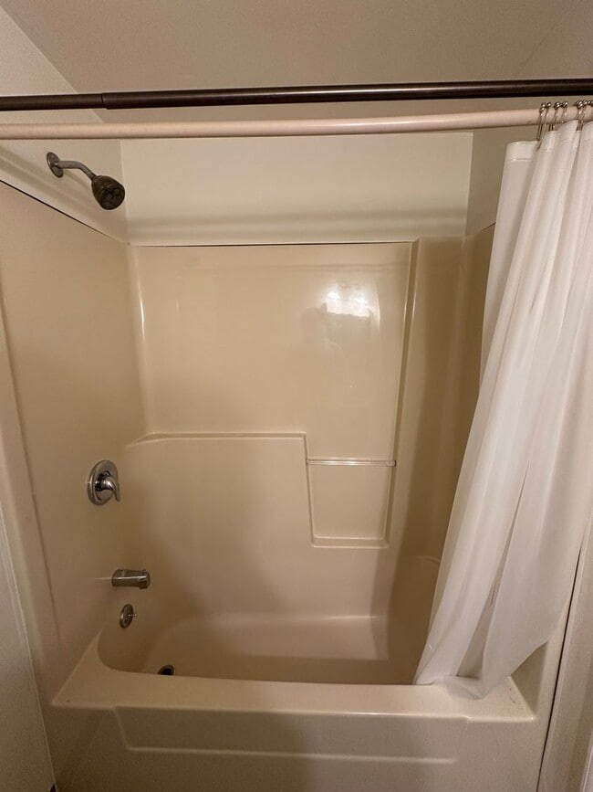 Building Photo - Beautiful 2 Bed/ 1.5 Bath ready for rent!
