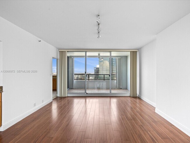 Building Photo - 1541 Brickell Ave