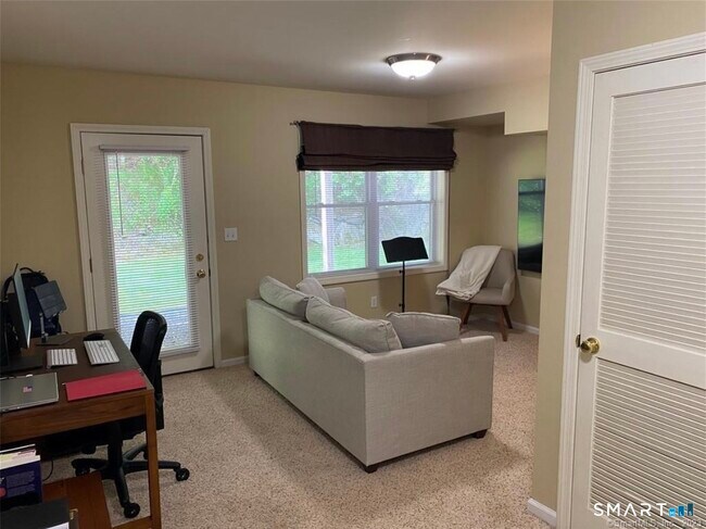 Building Photo - 11 Trout Brook Cir