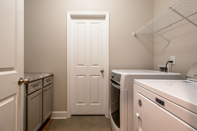 Building Photo - **RARE, WELL-APPOINTED, ONE-LEVEL HOME WIT...